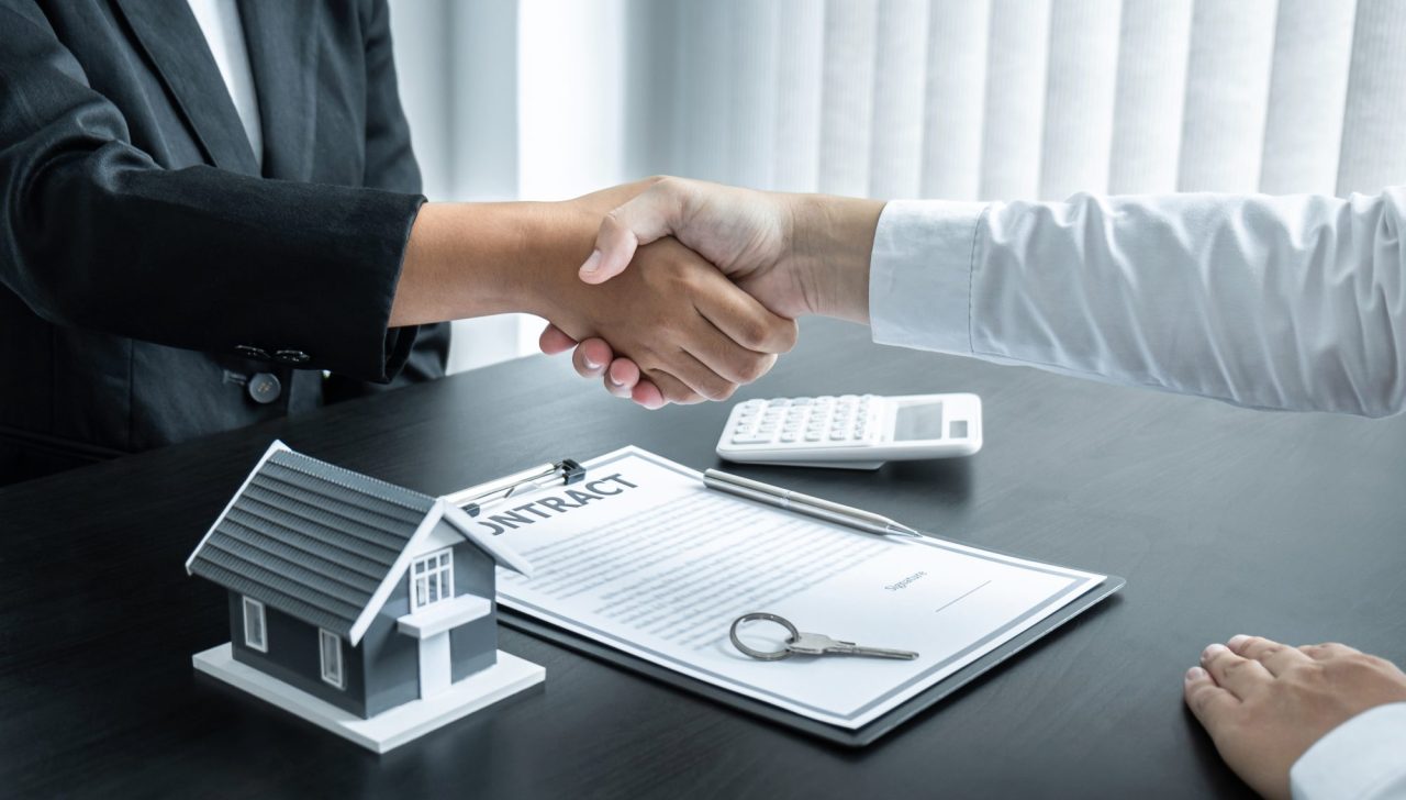 Broker-client shaking hands after signing contract with Southern Elite Mortgage